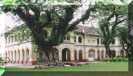King Edward VII School (68241 bytes)