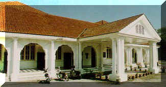 library.jpg (10104 bytes)