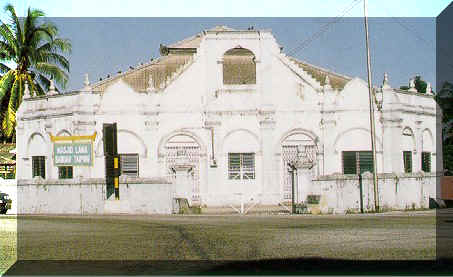 mosque.jpg (18628 bytes)